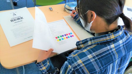色彩勉強ちゅう１.JPG
