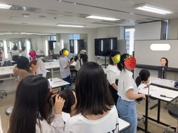 【大阪】ヘアアレンジ体験授業を実施しました