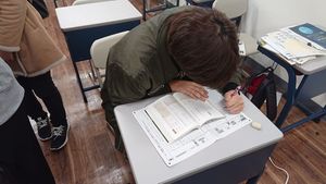 【新宿】在校生はレポート提出ラストスパート！