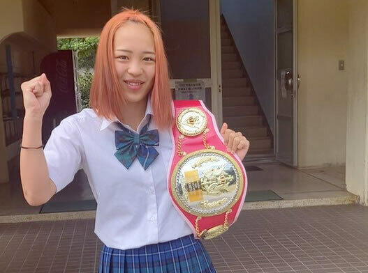 キックボクシングのプロ選手　在校生山里さんを応援しよう！